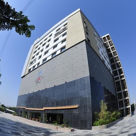 The Cambay Grand Hotel Ahmedabad Buitenkant foto