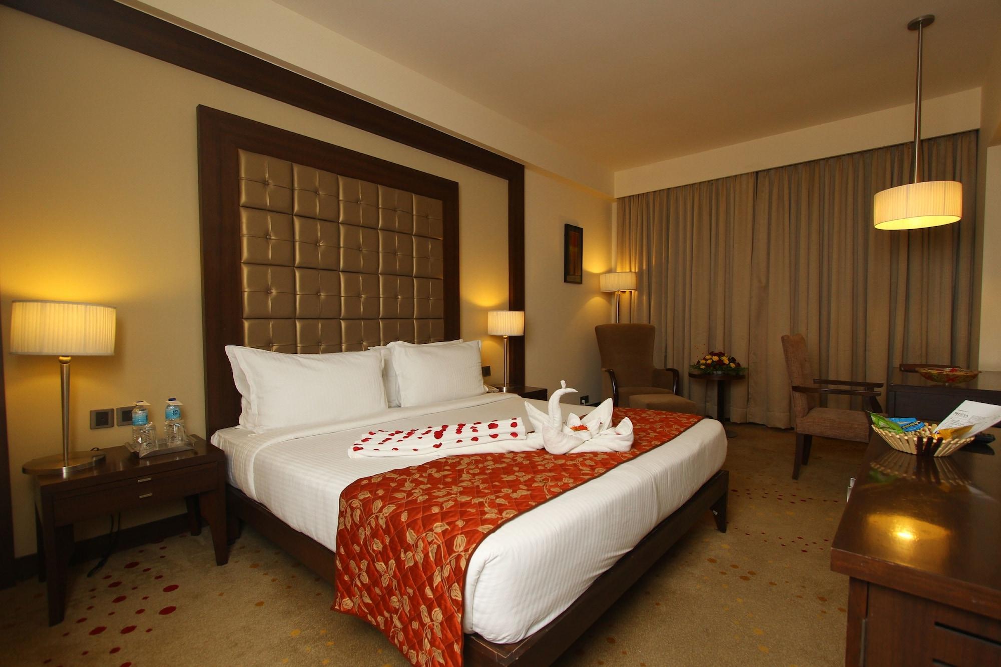 The Cambay Grand Hotel Ahmedabad Buitenkant foto