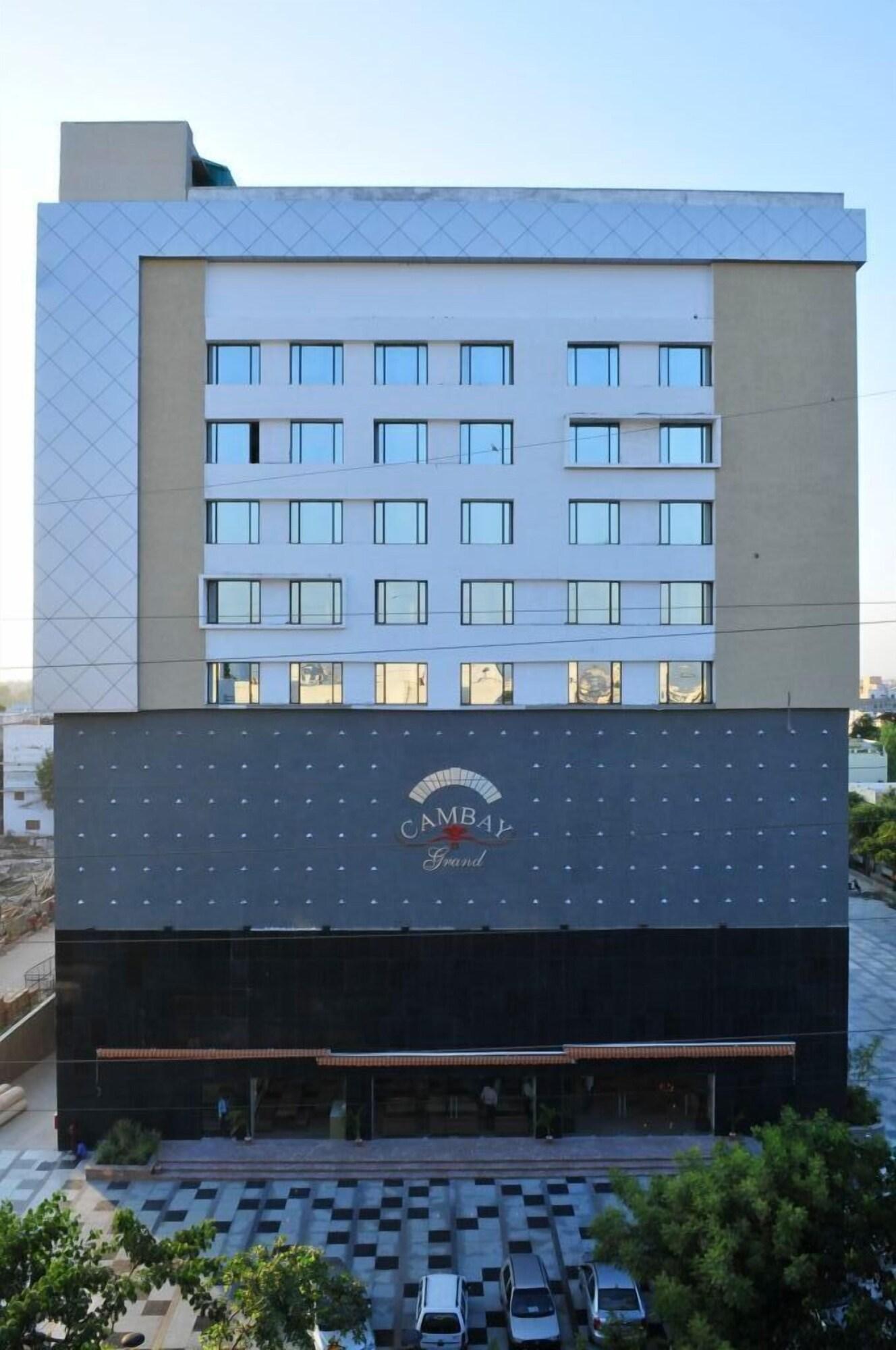 The Cambay Grand Hotel Ahmedabad Buitenkant foto