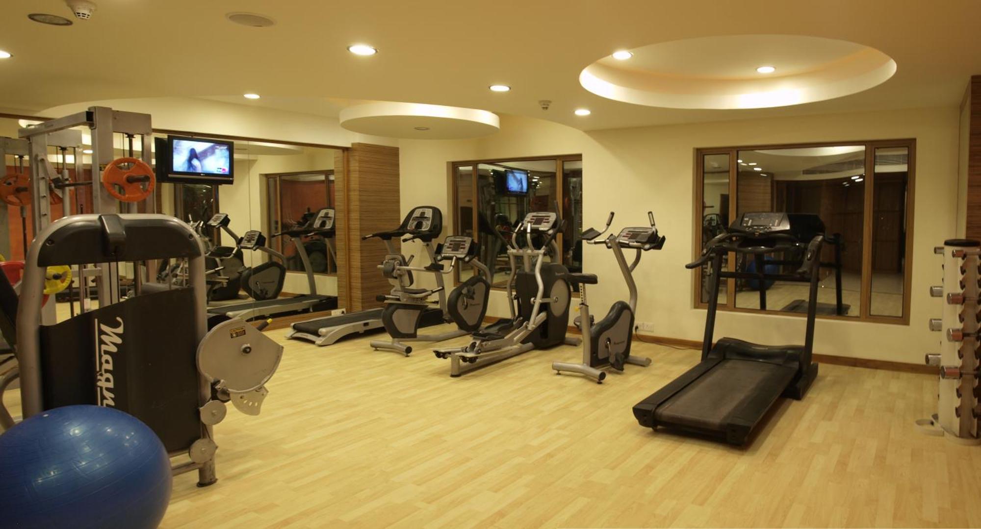 The Cambay Grand Hotel Ahmedabad Buitenkant foto