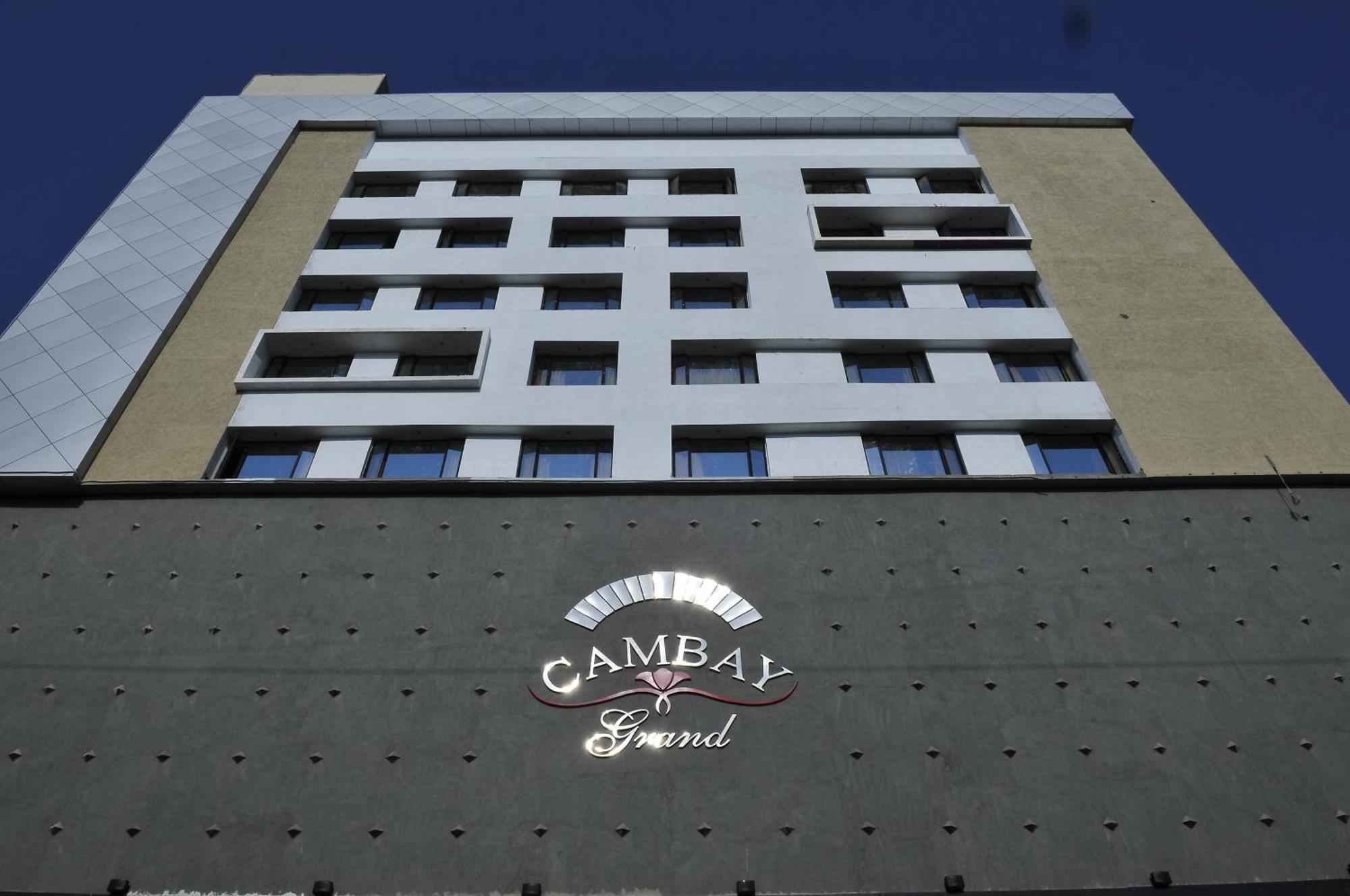 The Cambay Grand Hotel Ahmedabad Buitenkant foto