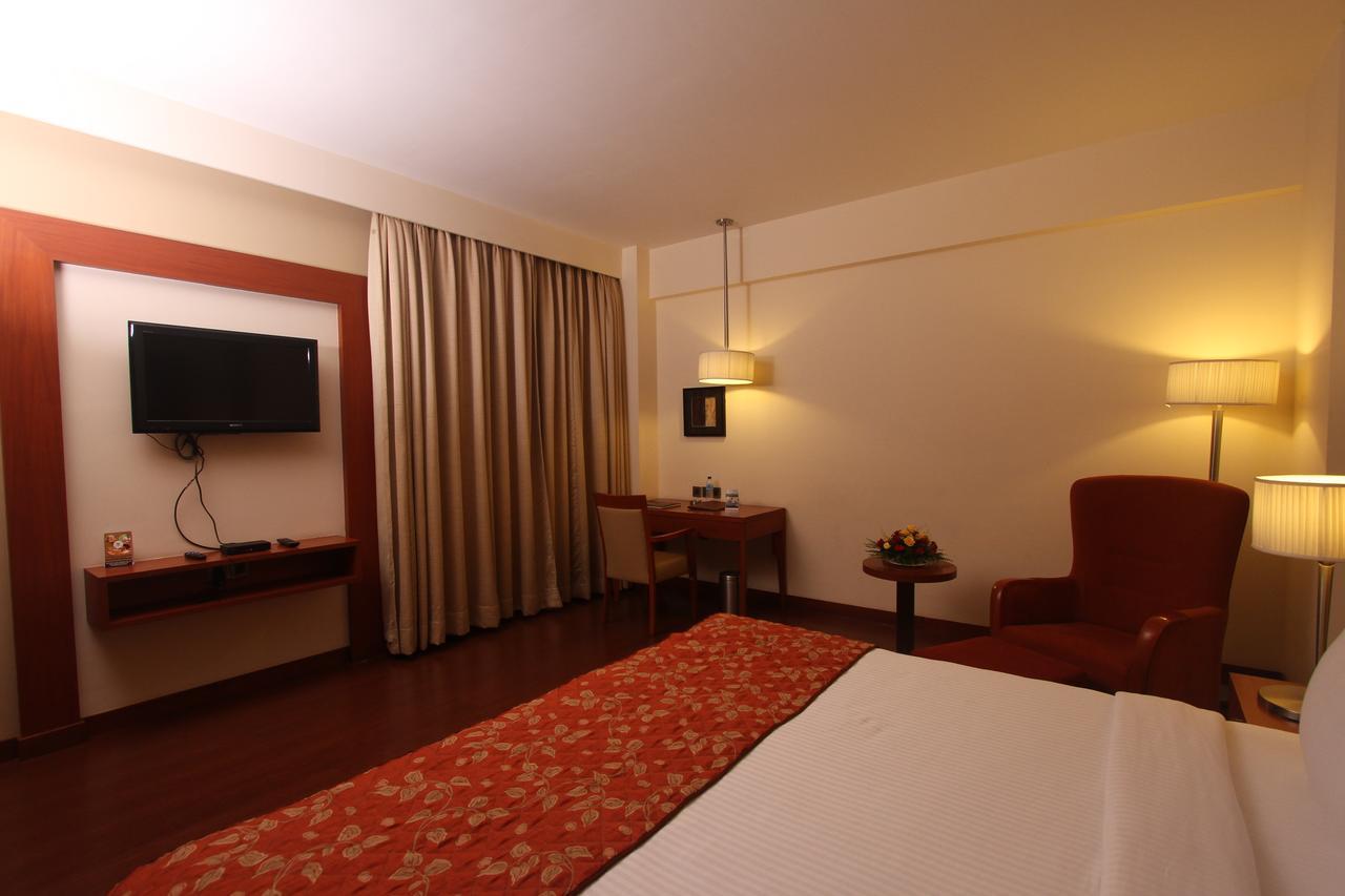 The Cambay Grand Hotel Ahmedabad Buitenkant foto