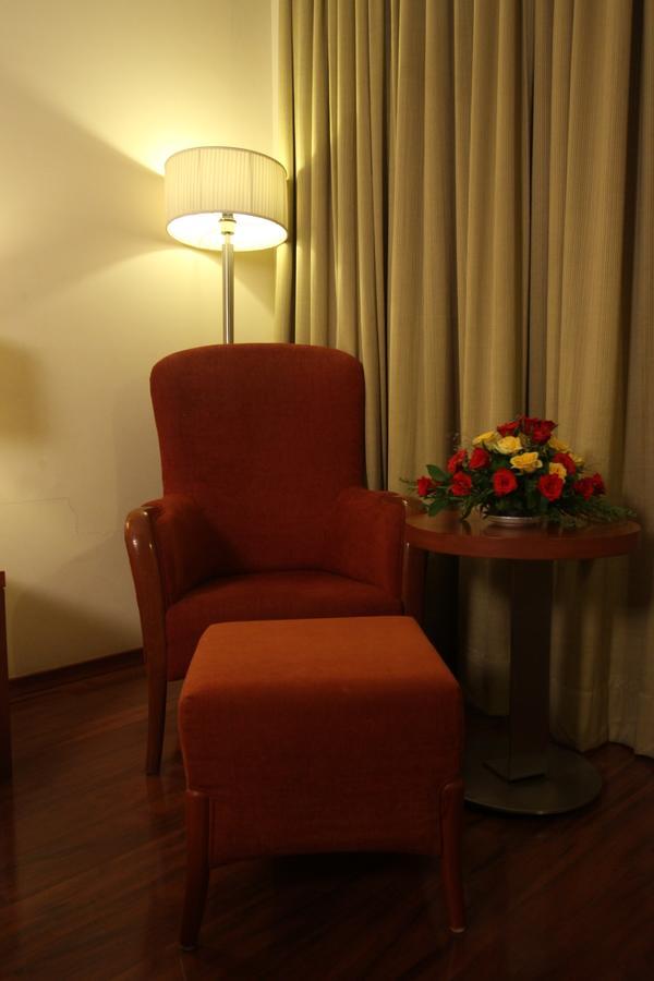 The Cambay Grand Hotel Ahmedabad Buitenkant foto