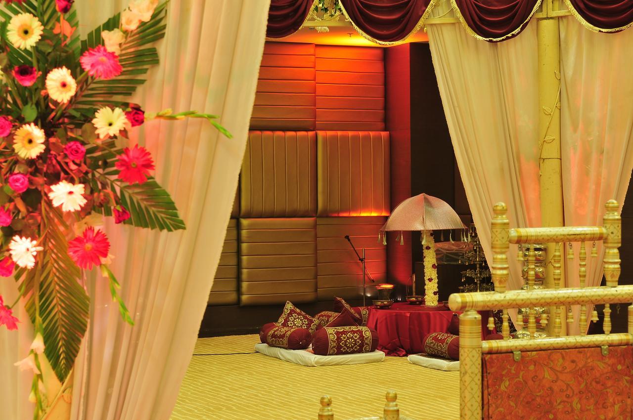 The Cambay Grand Hotel Ahmedabad Buitenkant foto