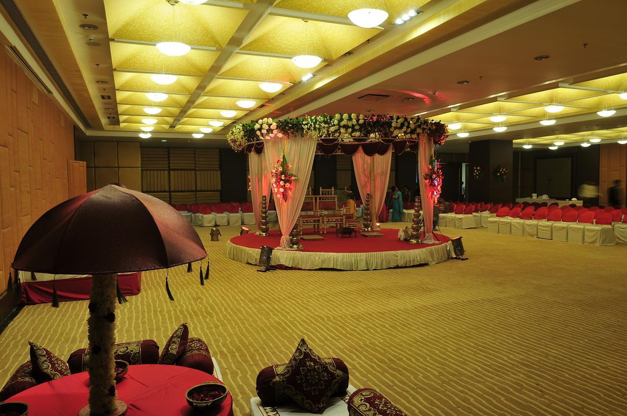 The Cambay Grand Hotel Ahmedabad Buitenkant foto