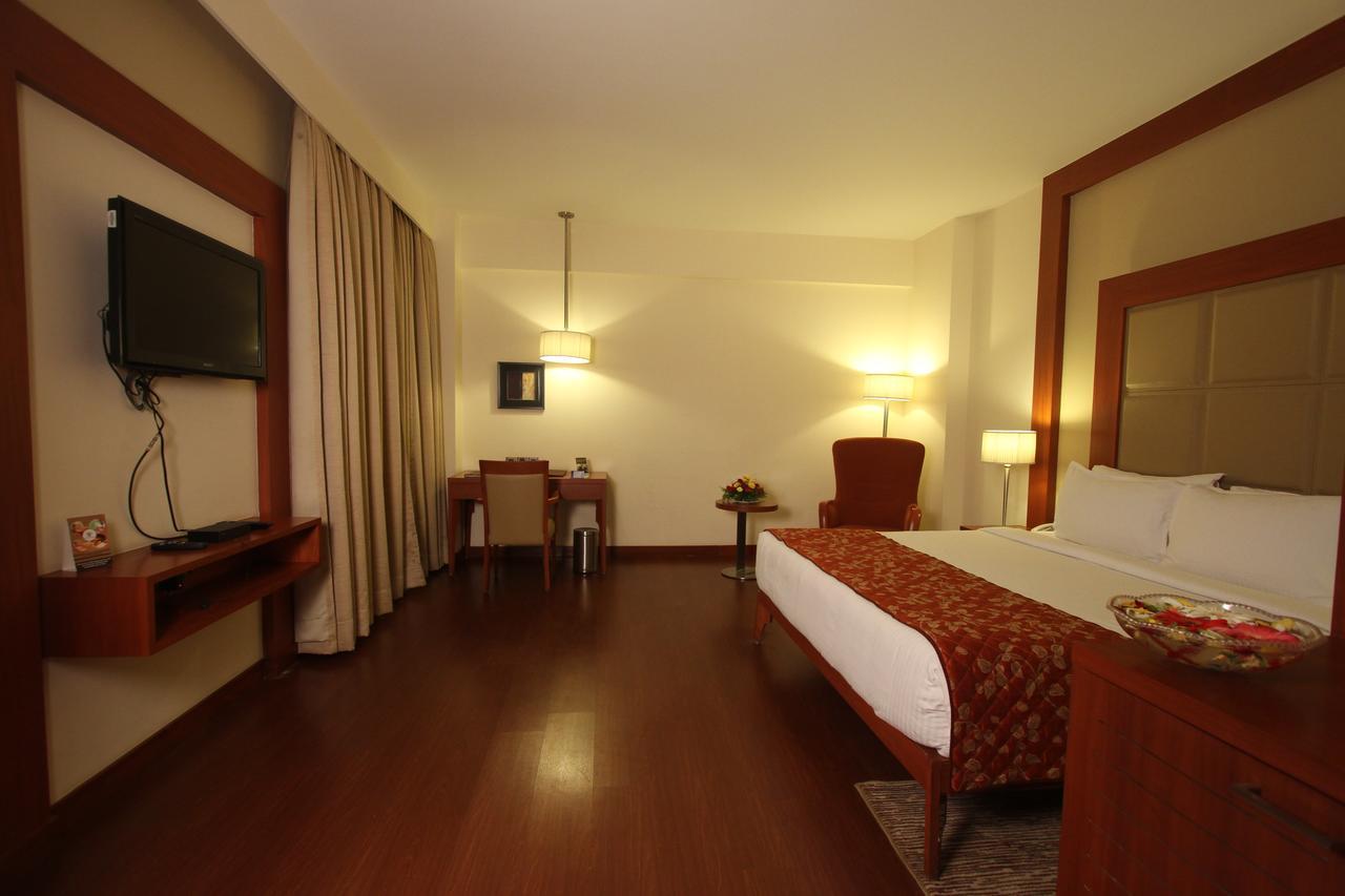 The Cambay Grand Hotel Ahmedabad Buitenkant foto