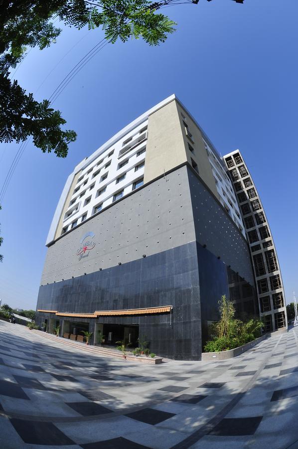 The Cambay Grand Hotel Ahmedabad Buitenkant foto