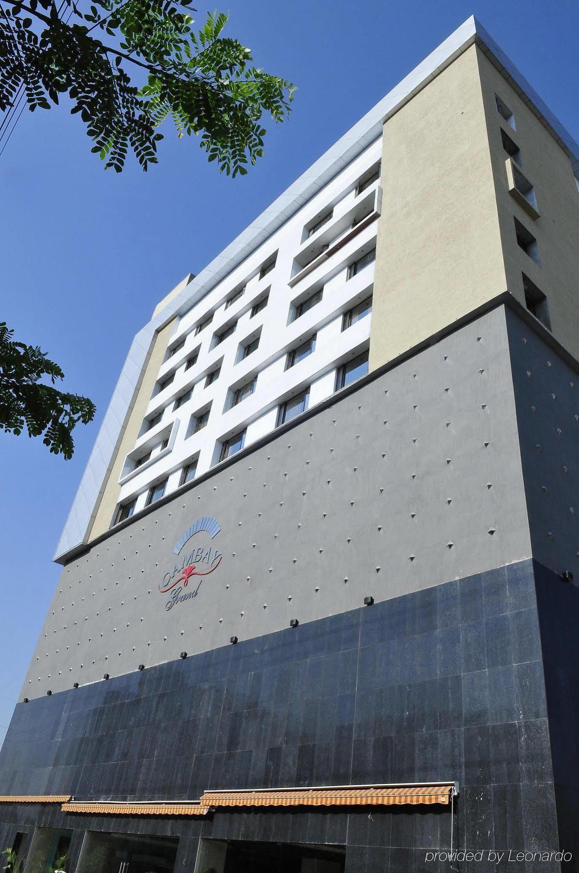 The Cambay Grand Hotel Ahmedabad Buitenkant foto