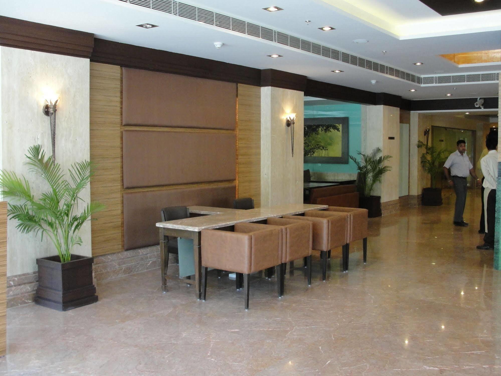 The Cambay Grand Hotel Ahmedabad Buitenkant foto