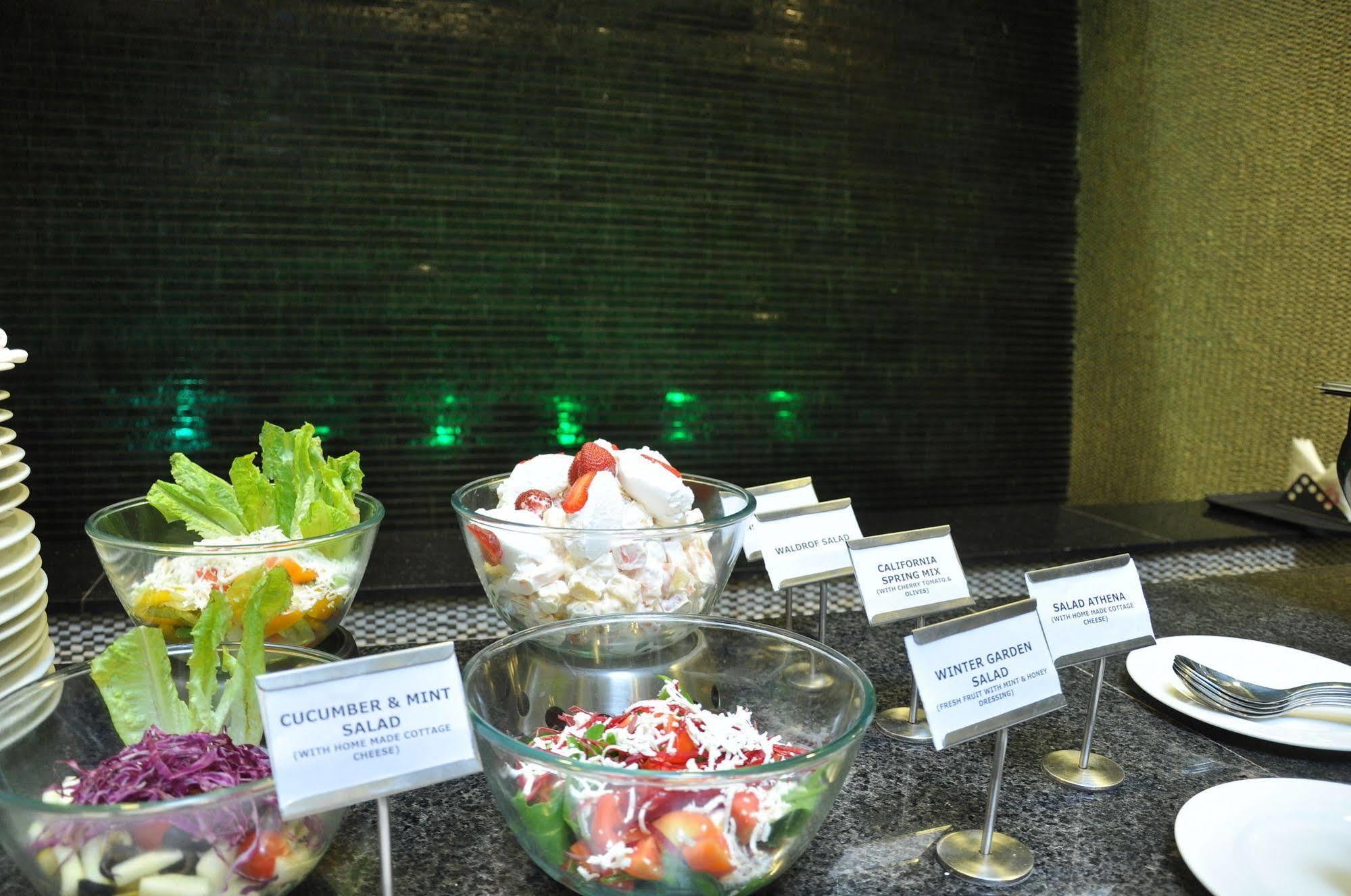 The Cambay Grand Hotel Ahmedabad Buitenkant foto