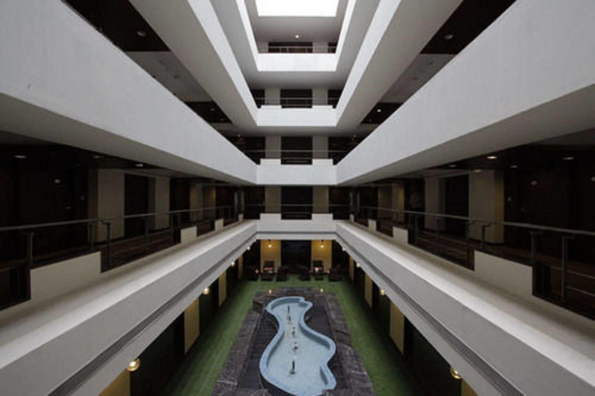 The Cambay Grand Hotel Ahmedabad Buitenkant foto