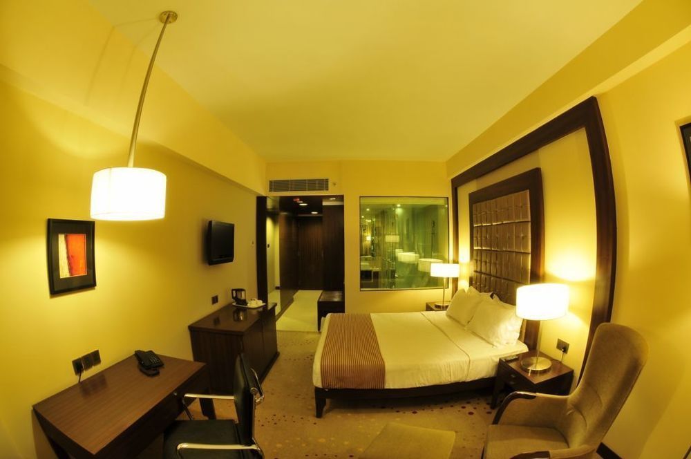 The Cambay Grand Hotel Ahmedabad Buitenkant foto