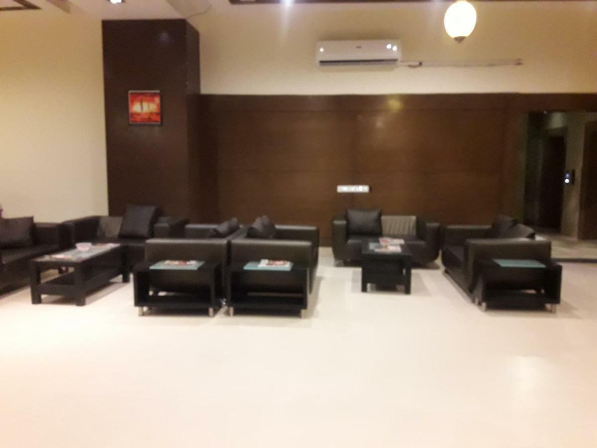The Cambay Grand Hotel Ahmedabad Buitenkant foto
